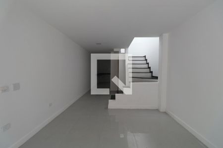 Sala de casa para alugar com 2 quartos, 120m² em Jardim Las Palmas, Guarujá