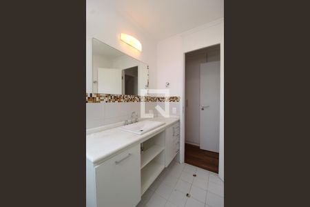 Banheiro da Suíte 1 de apartamento para alugar com 2 quartos, 157m² em Itaim Bibi, São Paulo