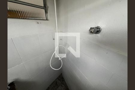 Banheiro de casa para alugar com 2 quartos, 60m² em Jardim Rossin, São Paulo