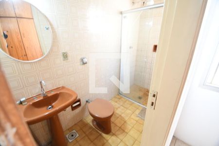 Banheiro de kitnet/studio para alugar com 1 quarto, 38m² em Bosque, Campinas