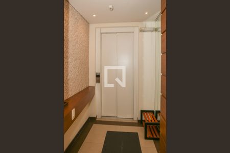 Hall do elevador de apartamento para alugar com 4 quartos, 176m² em Vila Romana, São Paulo