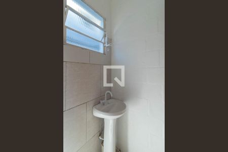 Banheiro Social de kitnet/studio para alugar com 1 quarto, 26m² em Santo Antônio, Porto Alegre