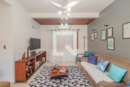 Sala de casa à venda com 3 quartos, 222m² em Rubem Berta, Porto Alegre