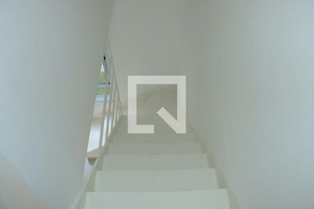 Escada de casa de condomínio para alugar com 2 quartos, 60m² em Centreville, Cotia