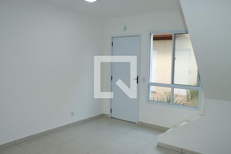 Sala de casa de condomínio para alugar com 2 quartos, 60m² em Centreville, Cotia