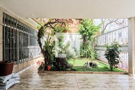 Área Externa de casa para alugar com 2 quartos, 160m² em Jardim Regina, São Paulo