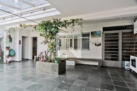 Área Externa de casa para alugar com 2 quartos, 160m² em Jardim Regina, São Paulo