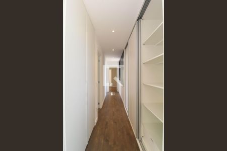 Corredor de apartamento para alugar com 3 quartos, 151m² em Jardim das Bandeiras, São Paulo