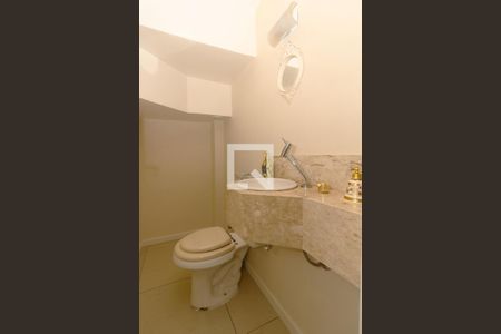 Banheiro 2 de casa para alugar com 3 quartos, 150m² em Tristeza, Porto Alegre