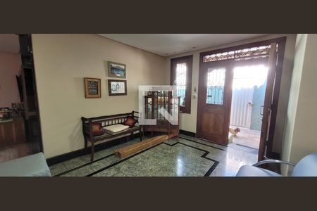 Sala de casa para alugar com 6 quartos, 102m² em Filadélfia, Betim