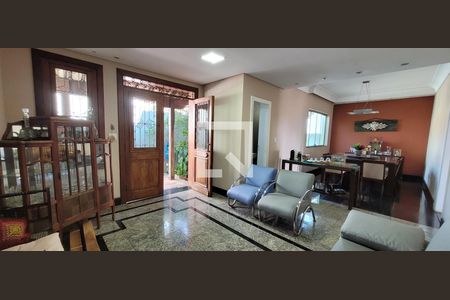 Sala de casa para alugar com 6 quartos, 102m² em Filadélfia, Betim