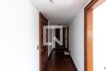 Corredor de apartamento à venda com 4 quartos, 237m² em Vila Nova Conceição, São Paulo