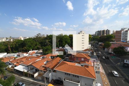 Sala - Vista de apartamento à venda com 2 quartos, 75m² em Centro, Campinas