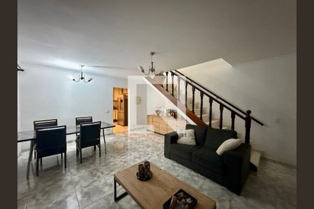 Sala  de casa para alugar com 2 quartos, 161m² em Jardim Monte Azul, São Paulo