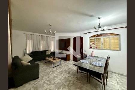Sala  de casa para alugar com 2 quartos, 161m² em Jardim Monte Azul, São Paulo