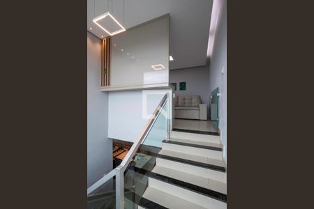 Escada de apartamento para alugar com 2 quartos, 120m² em Cabral, Contagem