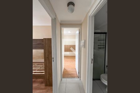 Corredor de apartamento para alugar com 2 quartos, 34m² em Parque Fongaro, São Paulo