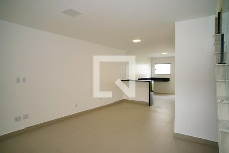 Sala de casa à venda com 3 quartos, 130m² em Piratininga, Niterói