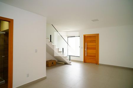 Sala de casa à venda com 3 quartos, 130m² em Piratininga, Niterói