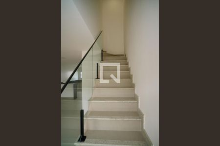 Escada de casa à venda com 3 quartos, 130m² em Piratininga, Niterói