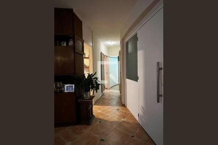 Corredor de apartamento à venda com 3 quartos, 180m² em Jardim Paulistano, São Paulo