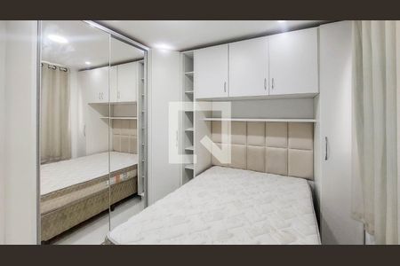 Quarto 1 de apartamento para alugar com 2 quartos, 47m² em Jardim Alvorada, Nova Iguaçu