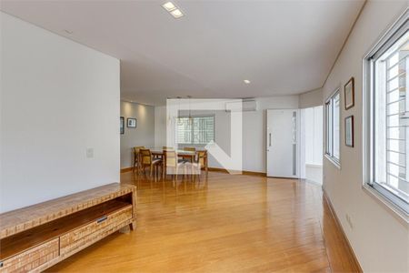 Casa à venda com 4 quartos, 272m² em Jardim Prudência, São Paulo