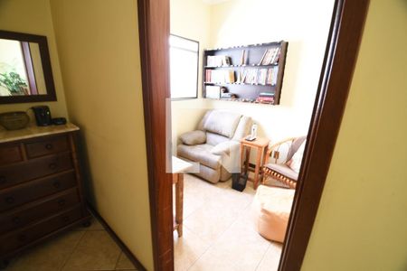 Sala de TV de casa à venda com 3 quartos, 246m² em Parque das Universidades, Campinas