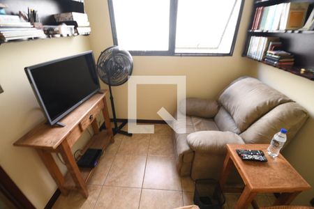 Sala de TV de casa à venda com 3 quartos, 246m² em Parque das Universidades, Campinas