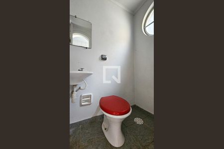 Banheiro  de casa à venda com 5 quartos, 193m² em Campo Grande, São Paulo