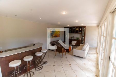 Sala de casa de condomínio à venda com 3 quartos, 420m² em Matapaca, Niterói