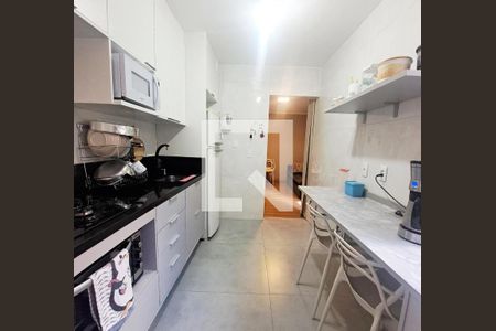 Cozinha de apartamento à venda com 2 quartos, 64m² em Aliança, Osasco