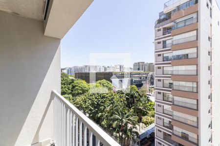 Varanda de kitnet/studio para alugar com 1 quarto, 22m² em Indianópolis, São Paulo