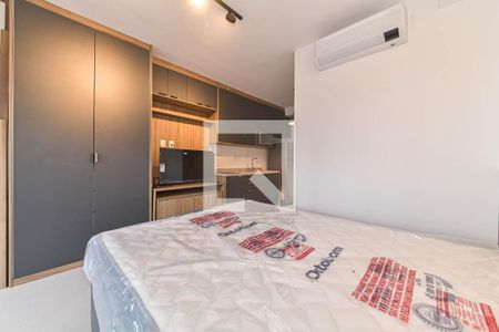Quarto de kitnet/studio à venda com 1 quarto, 27m² em Campo Belo, São Paulo