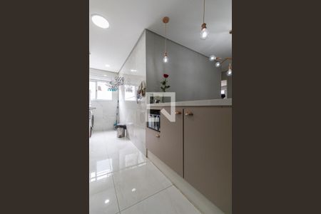 Sala/Cozinha/Área de Serviço  de apartamento à venda com 2 quartos, 50m² em Vila Carmosina, São Paulo