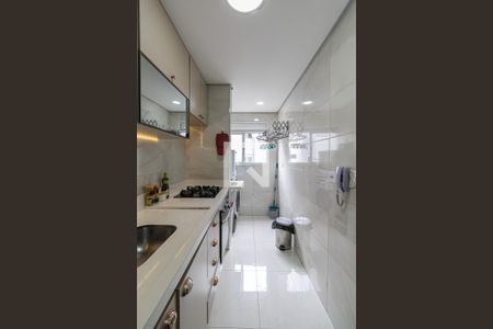 Sala/Cozinha/Área de Serviço  de apartamento à venda com 2 quartos, 50m² em Vila Carmosina, São Paulo