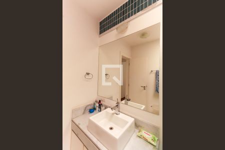 Banheiro da Suíte 1 de casa de condomínio à venda com 3 quartos, 225m² em Vila Bertioga, São Paulo