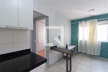 Sala/Cozinha de apartamento para alugar com 2 quartos, 35m² em Vila Carmosina, São Paulo