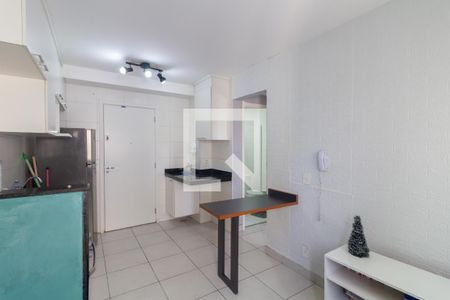 Sala/Cozinha de apartamento para alugar com 2 quartos, 35m² em Vila Carmosina, São Paulo