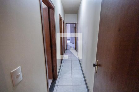 corredor de casa à venda com 4 quartos, 210m² em Santa Amelia, Belo Horizonte