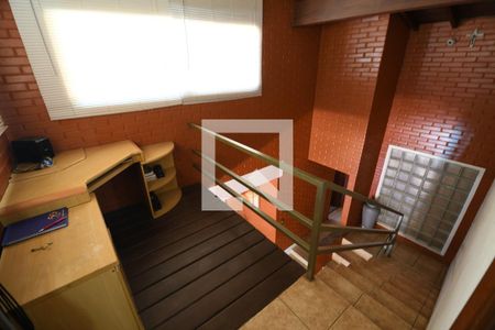 Escritório / Escada de casa de condomínio para alugar com 4 quartos, 476m² em Conjunto Habitacional Vila Santana (sousas), Campinas