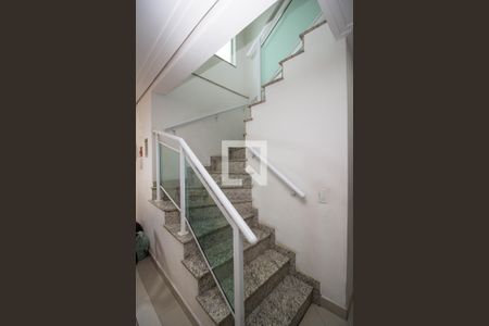 Escada de casa à venda com 3 quartos, 150m² em Vila Pereira Cerca, São Paulo