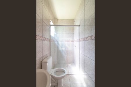 Banheiro de casa de condomínio para alugar com 1 quarto, 37m² em Vila Nova, Porto Alegre