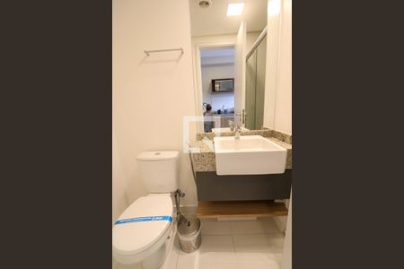 Banheiro de kitnet/studio para alugar com 1 quarto, 22m² em Jardim das Acacias, São Paulo