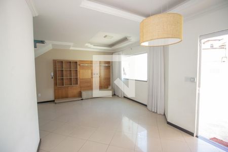 Sala de casa à venda com 3 quartos, 141m² em Europa, Contagem