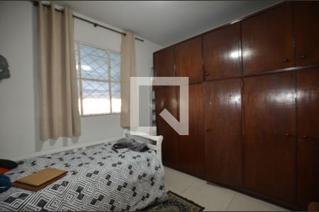 Quarto  de casa para alugar com 2 quartos, 220m² em Marechal Hermes, Rio de Janeiro