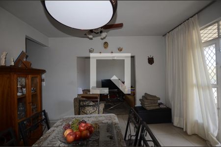 Sala de casa para alugar com 2 quartos, 220m² em Marechal Hermes, Rio de Janeiro