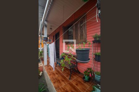 Fachada de casa à venda com 3 quartos, 180m² em Vila Nova, Porto Alegre