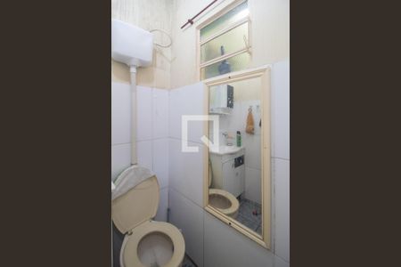 Banheiro de casa à venda com 4 quartos, 180m² em Vila Nova, Porto Alegre