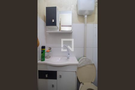 Banheiro de casa à venda com 4 quartos, 180m² em Vila Nova, Porto Alegre